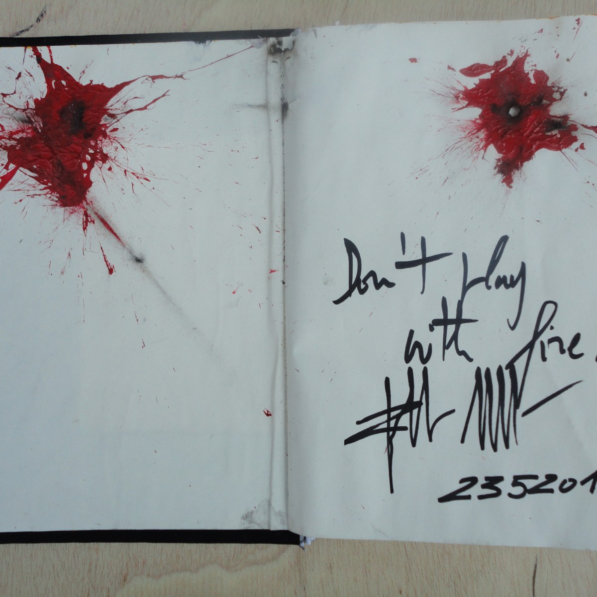 Libro d’artista – Don’t Play with&nbsp;fire!